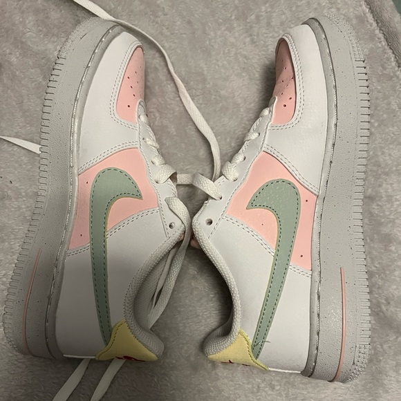 Nike Air Force 1 - Picture 2 of 9